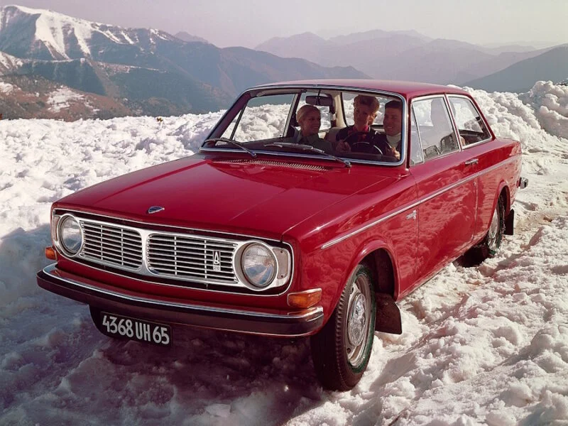 VOLVO-142 driving
