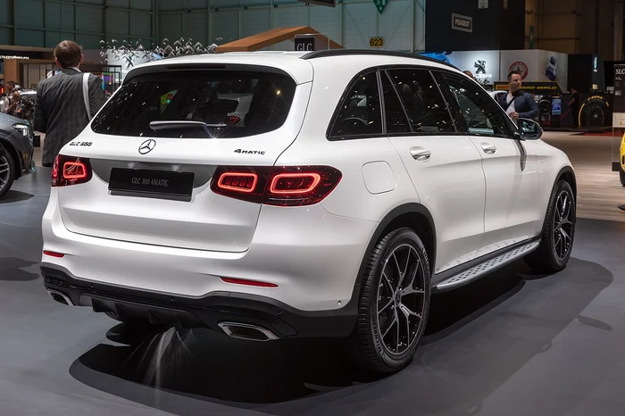 Mercedes-Benz hybrid model 2