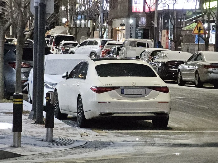 Mercedes-Benz hybrid model 3