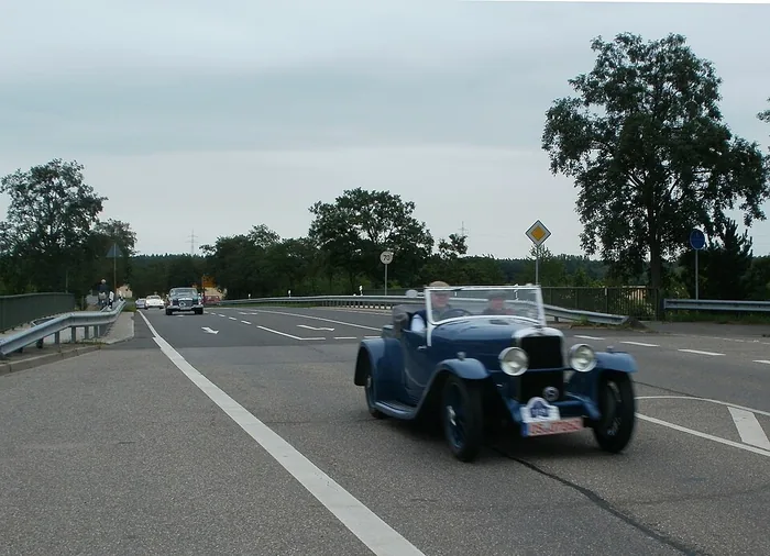 Mercedes-Benz 8/38 period open-car side view