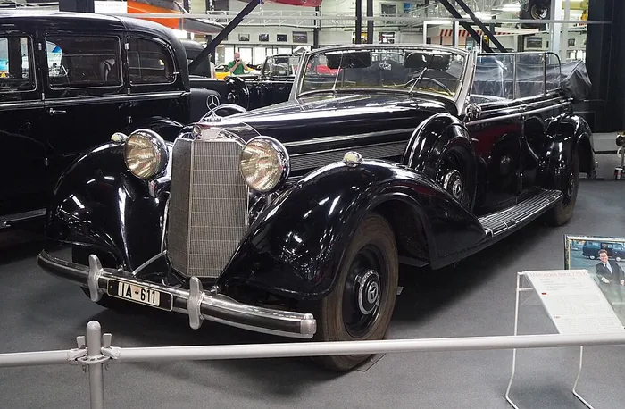Grosser Mercedes W150 Cabriolet F side view