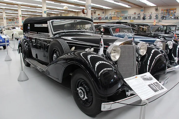Grosser Mercedes W150 Tourenwagen front view
