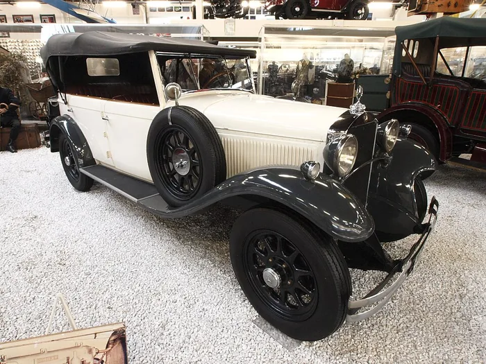 Mercedes-Benz Typ Mannheim front view