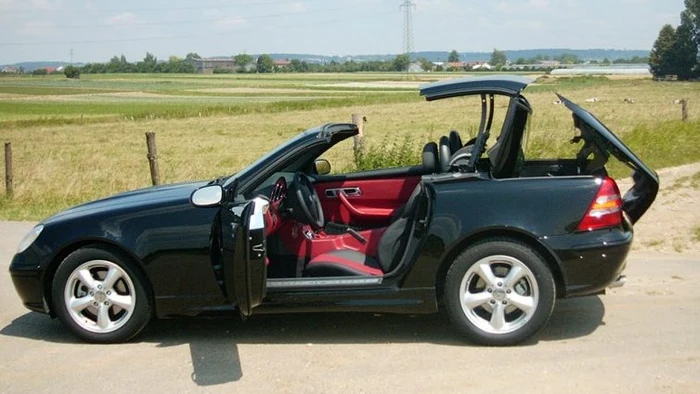Mercedes-Benz SLK R170 with roof open