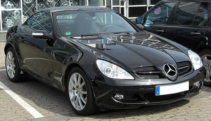 Mercedes-Benz SLK R171 launch generation front three-quarter