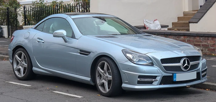 Mercedes-Benz SLK R172 roadster front three-quarter view
