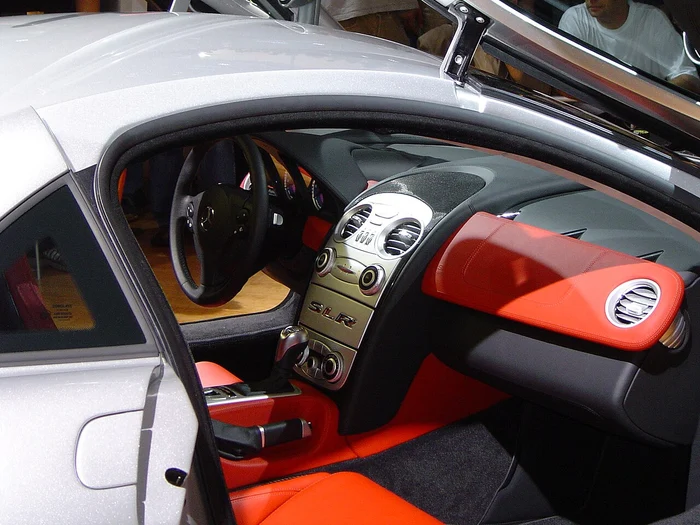 Mercedes-Benz SLR McLaren C199 coupé front three-quarter view