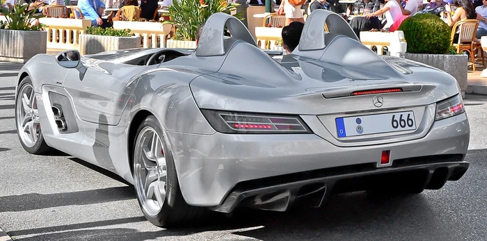 Mercedes-Benz SLR Stirling Moss speedster side profile