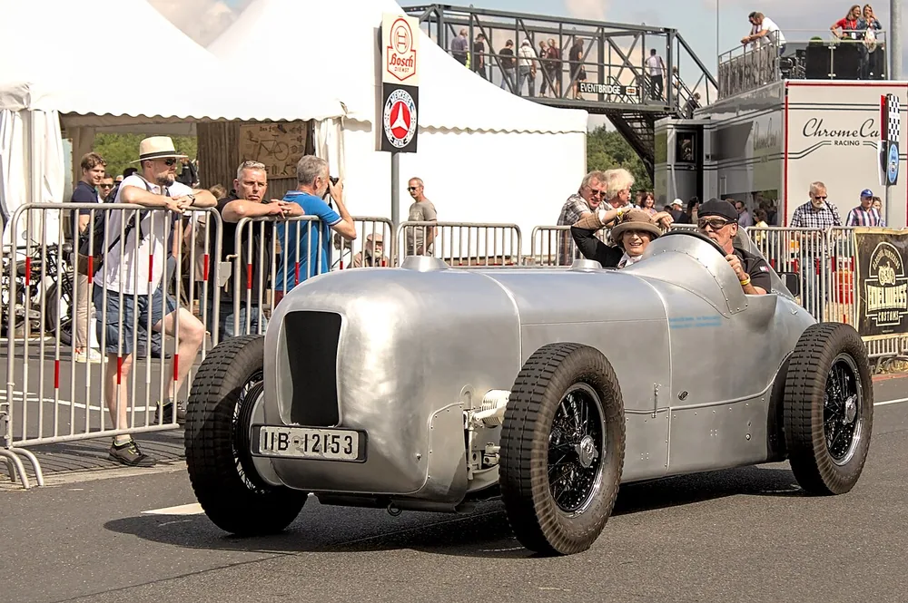 Mercedes-Benz SSKL side profile showing lightened racing form