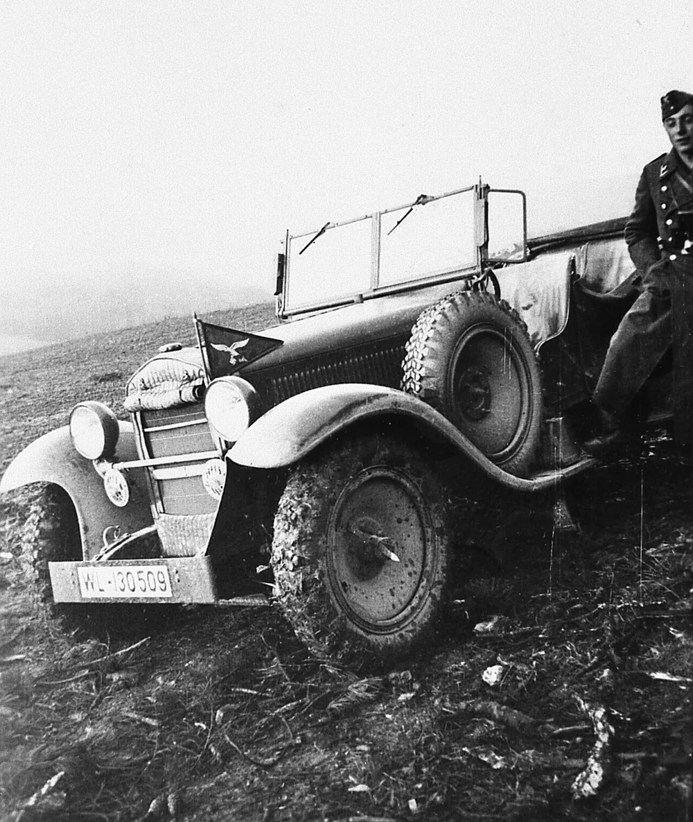 Mercedes-Benz Typ Stuttgart 260 (W11) side profile