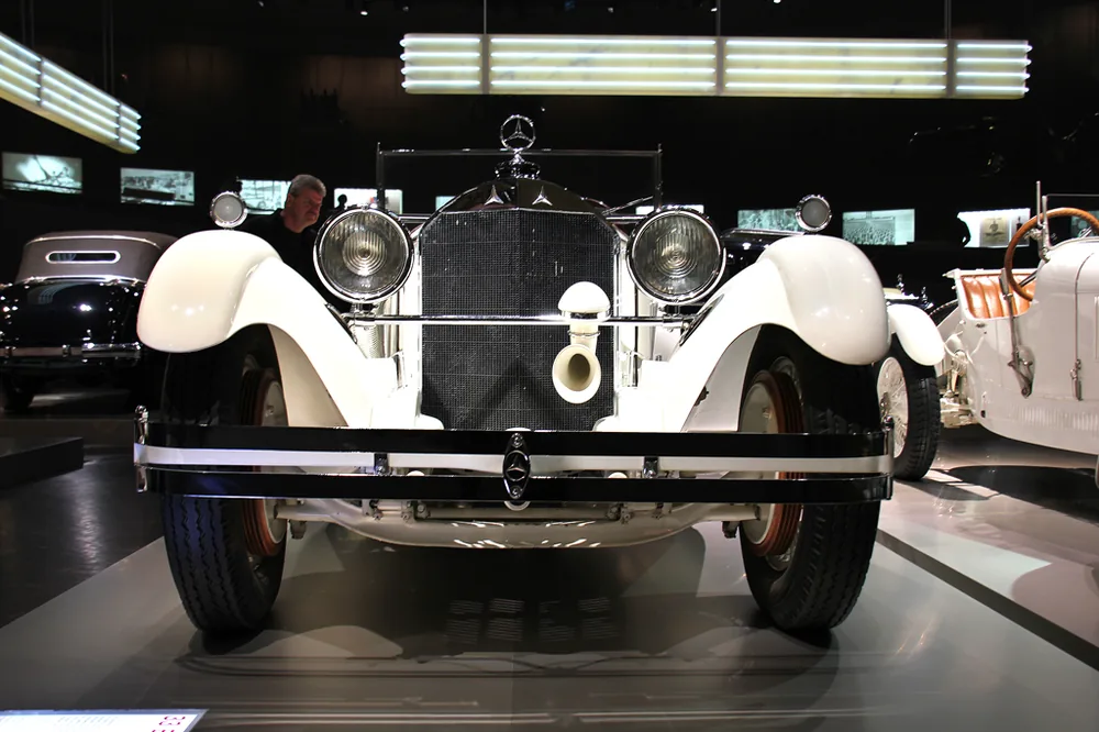 Mercedes-Benz Typ S side profile showing long chassis