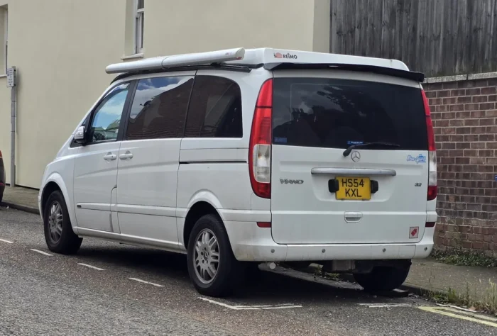 Mercedes-Benz Viano W639 front three-quarter view