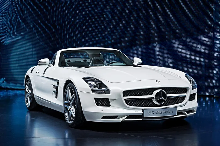 Mercedes-Benz SLS AMG R197 roadster side profile