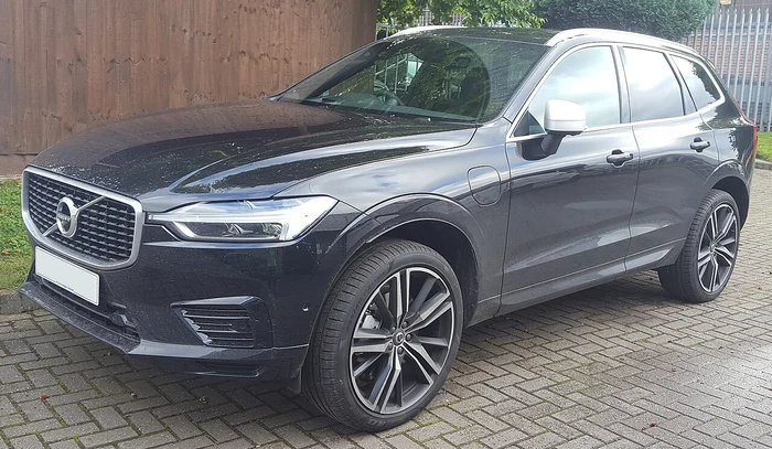 The Ten-Year Bridge: How Volvo’s T8 Taught a Combustion Brand to Think Electric