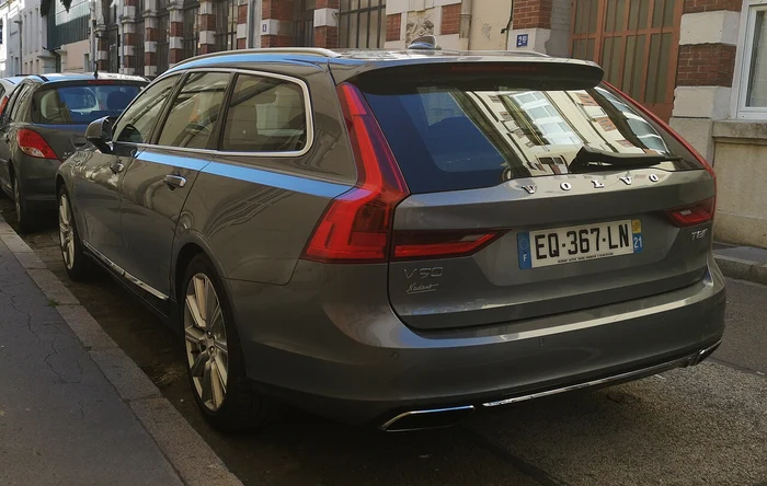 Volvo T8 plug-in hybrid vehicle 3
