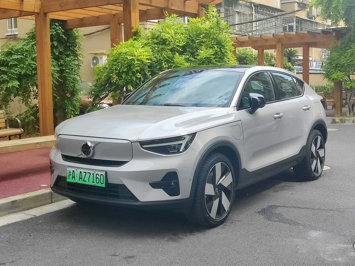Volvo Recharge electrified model 2